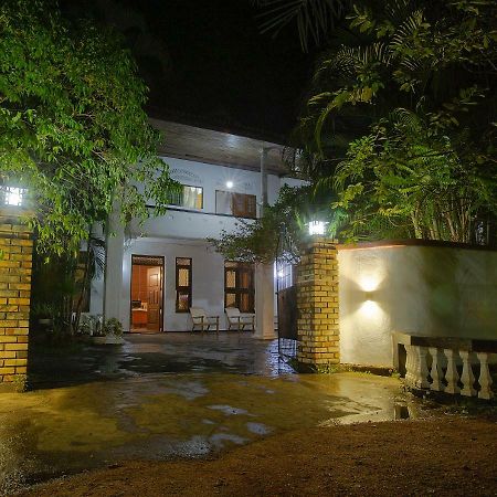 Aura City Hostel Anurâdhapura Extérieur photo