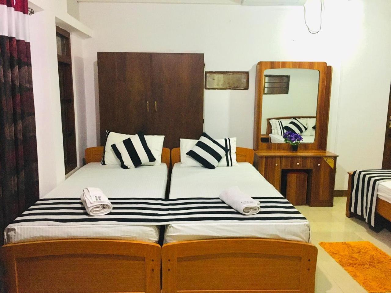Aura City Hostel Anurâdhapura Extérieur photo