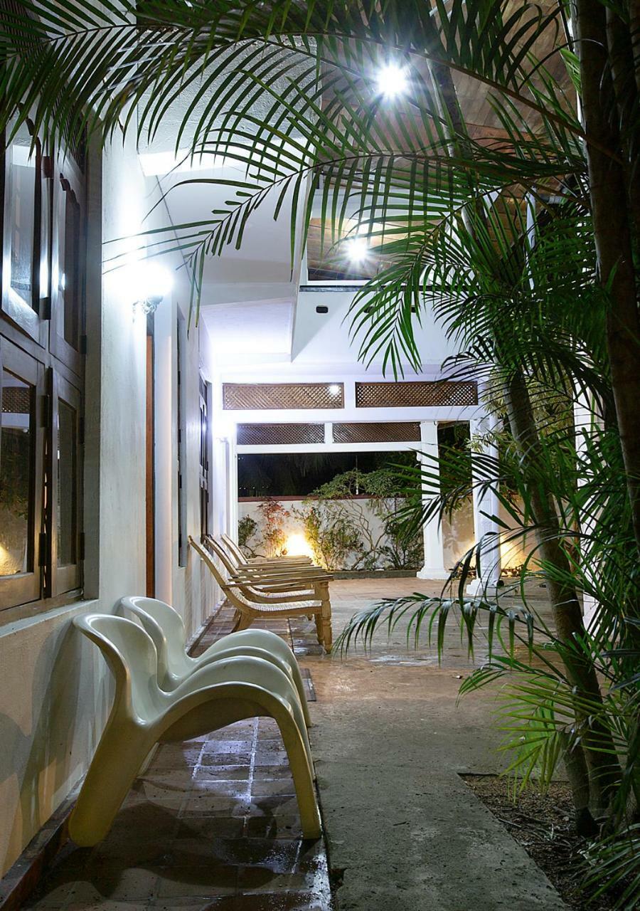 Aura City Hostel Anurâdhapura Extérieur photo