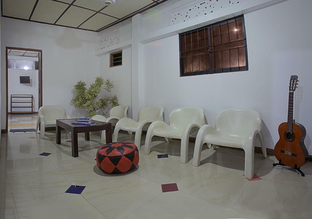 Aura City Hostel Anurâdhapura Extérieur photo