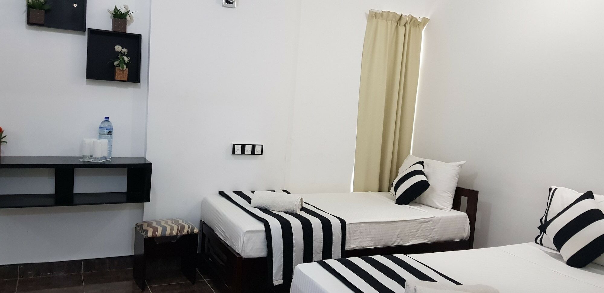 Aura City Hostel Anurâdhapura Extérieur photo